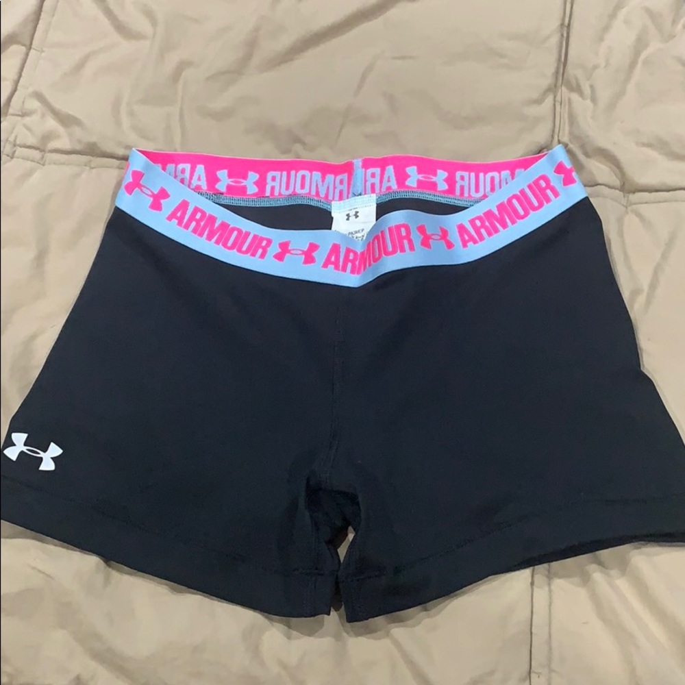 Black under Armour heat gear shorts